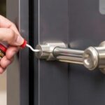 Смазка механизма входной двери: какие средства подходят и как не испортить замок